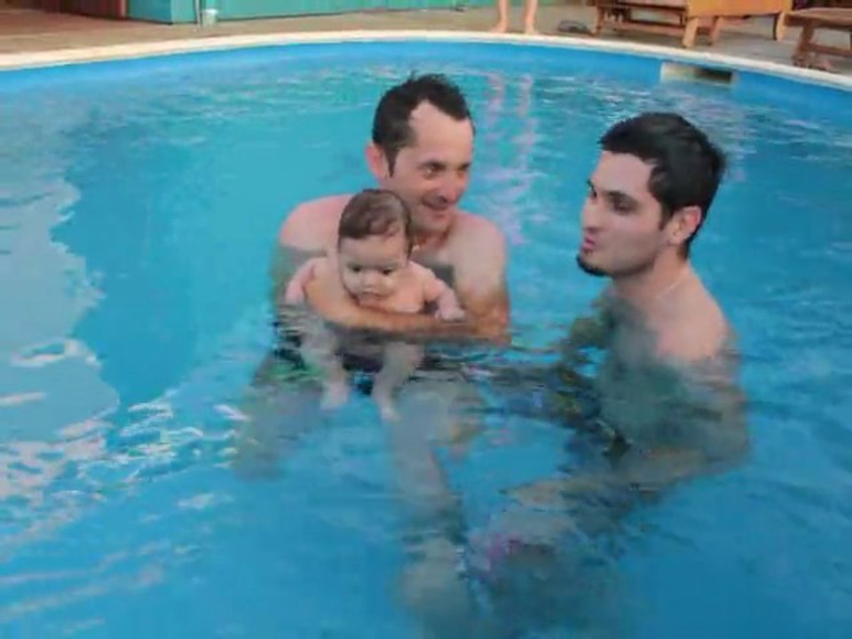 Coline dans la piscine 2