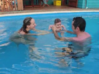 Coline dans la piscine 3