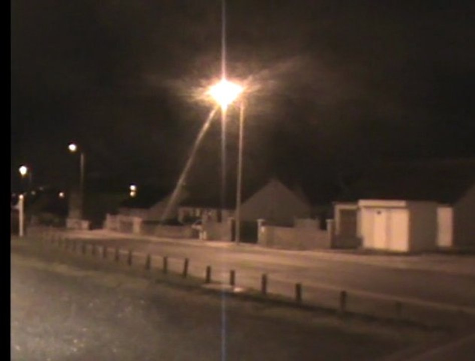 UFO / DRONE : Bourges 18000 (Cher) 2011 "format vidéo d'origine sauf petit déscriptif écrit"