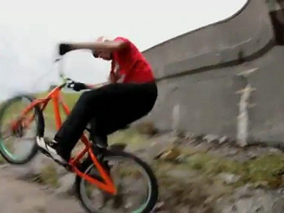 ‪Danny MacAskill - -Way Back Home-‬‏ - YouTube