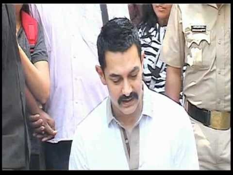 Aamir Khan Celebrates His 46th Birthday Unplugged - Bollywoodhungama.com