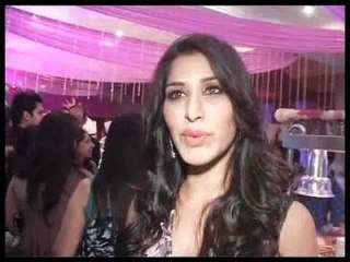 Sarah Jane Dias Walks The Ramp At 'Shehnaai 2011' - Bollywoodhungama.com