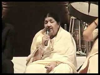 Lata - Dharmendra At 'Dinnanath Mageshkar Awards' - Bollywoodhungama.com