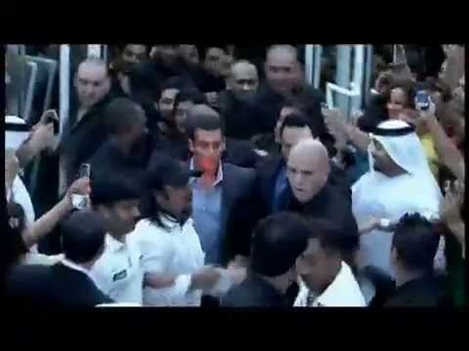 Stampede At Superstar Salman Khan's 'Ready' Premiere in Dubai - Bollywood Hungama