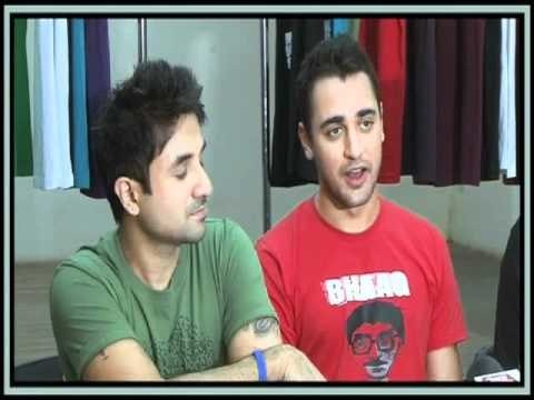 Imran Khan, Vir Das & Kunal Roy Kapoor of Delhi Belly Unveil Aamir Khan Productions T-Shirts