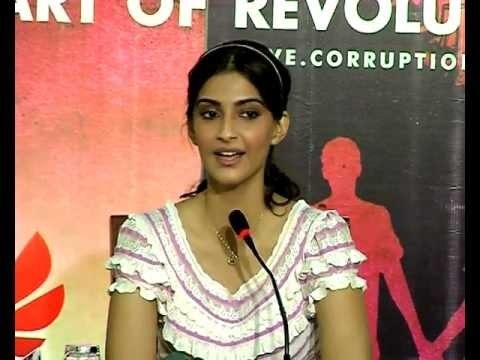 Sonam Kapoor At Chetan Bhagat's Book 'Revolution 2020' Launch