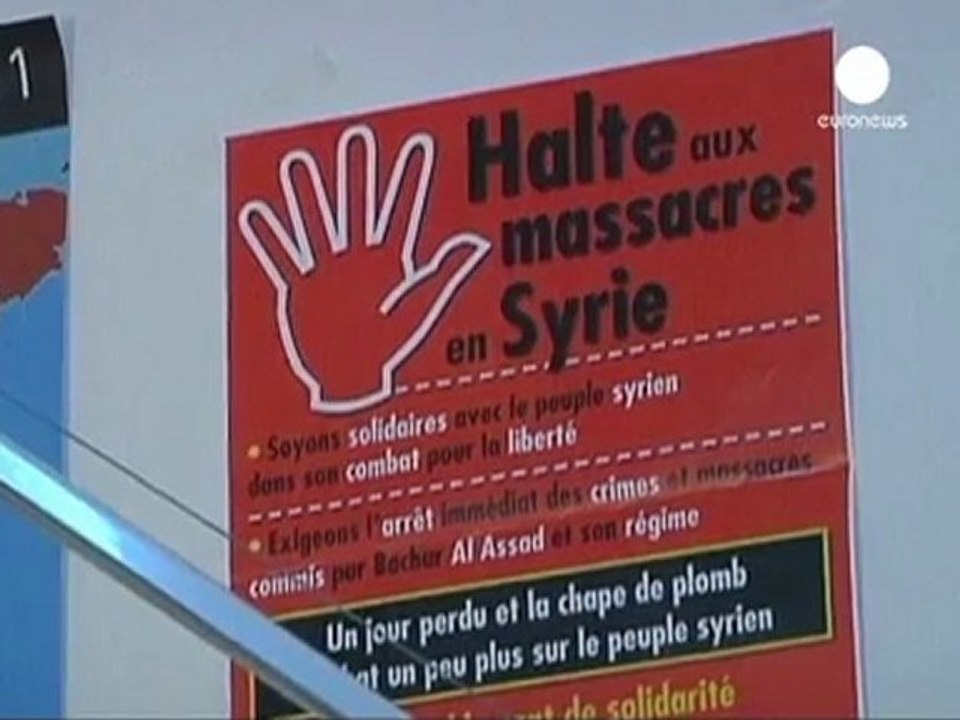 Arab League monitors shown dead child in Syria