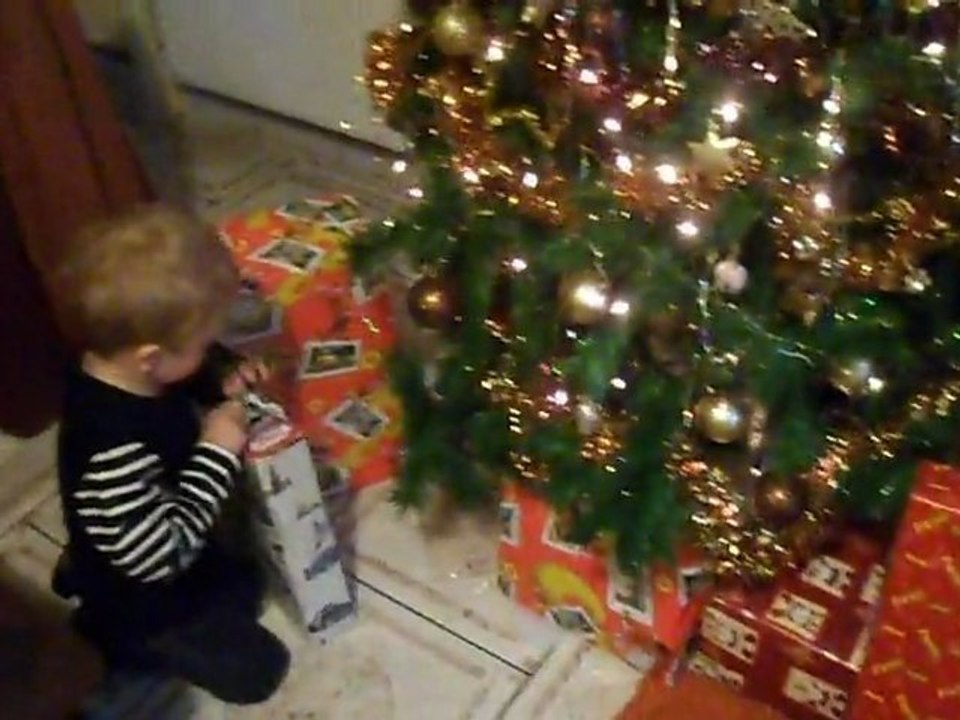 la découverte des cadeaux de noel 2011