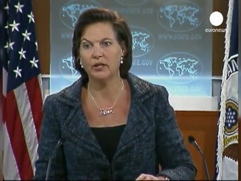 Las autoridades egipcias entran en los locales de varias...