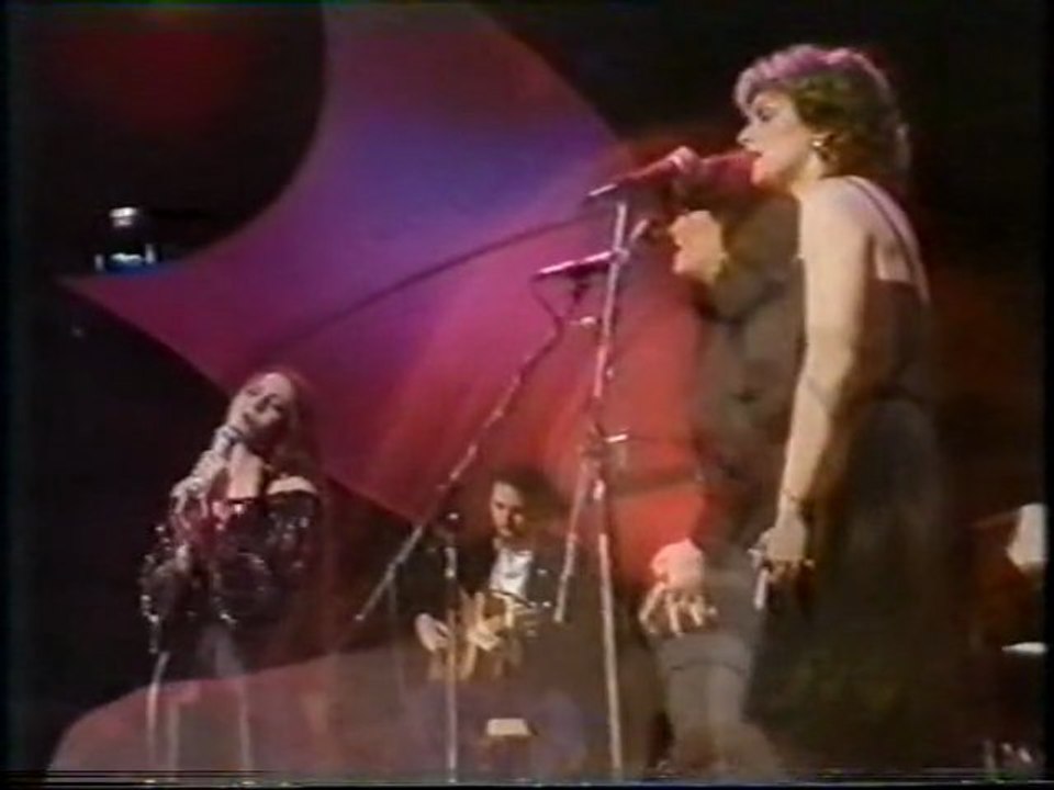 Crystal Gayle - I still miss someone