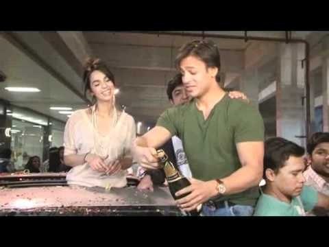 Vivek Oberoi welcomes Mallika Sherawat At Mumbai Airport