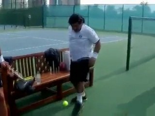 Leçon de jonglage de Maradona à Djokovic