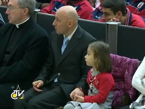 Benedict al XVI-lea: Familia, locul în care se învaţă rugăciunea