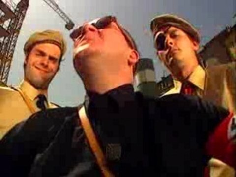 Les Gros Cons - Le Néo-Nazi