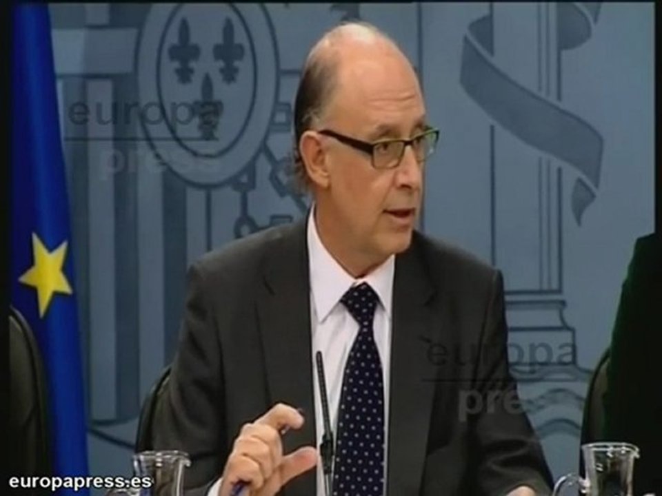 El Gobierno de Rajoy presenta sus primeros recortes