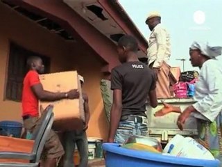 Nigéria: violences et explosions après la prière du...