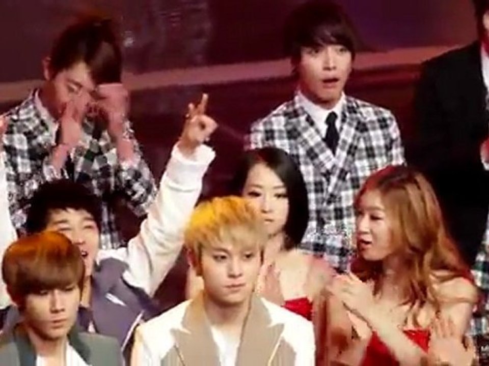 [FAN CAM] 20111230 KBS 가요대축제 ending 씨엔블루 (C.N.Blue) (HD)