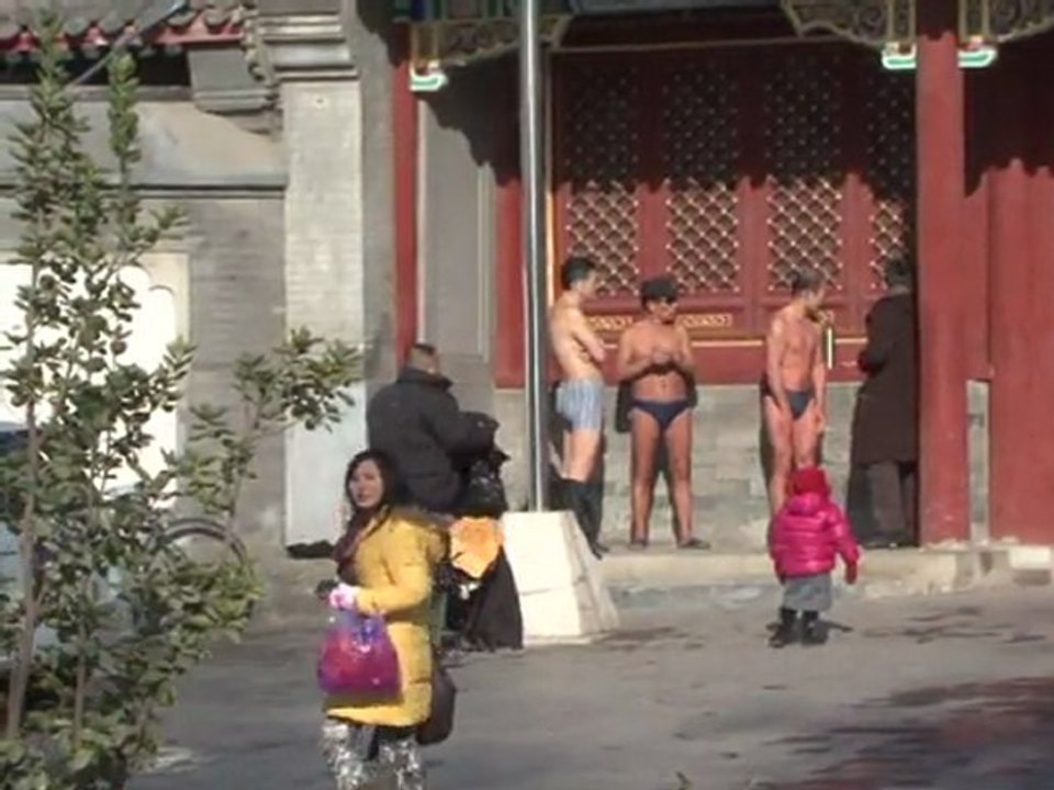Eisiges Vergnügen: Schwimmer in Peking trotzen dem Winter