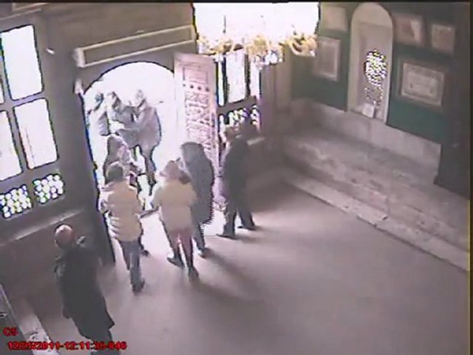 AKP’li il başkan yardımcısı bekçiye kafa attı