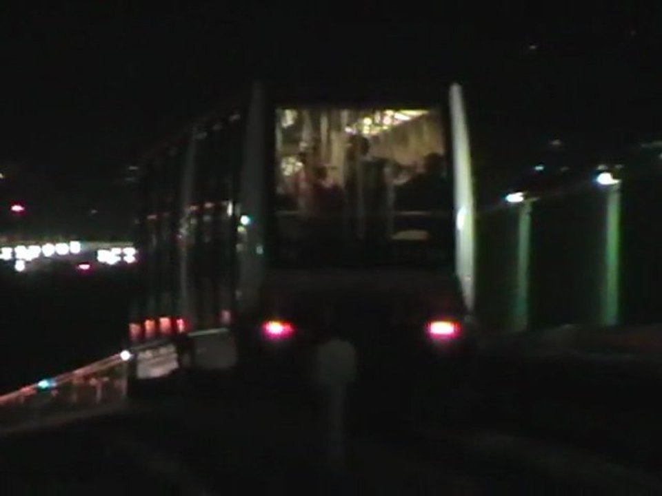 Départ d'une rame VAL208 de la station Jolimont sur la ligne A du métro de Toulouse