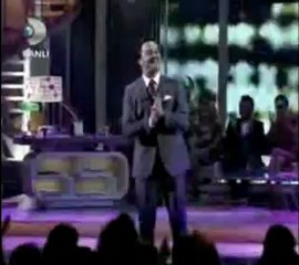 Beyaz - O TÜRKAN YİNE ÖPTÜRMEDİ DUDAKTAN..