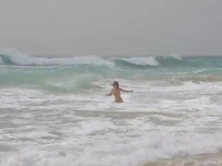 Dans les vagues au Cap Vert