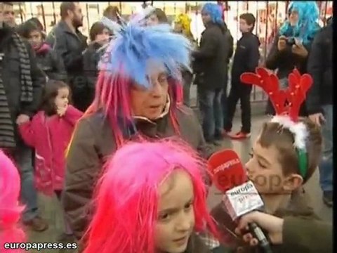Los madrileños ensayan las campanadas al mediodía