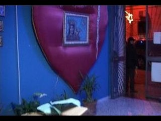 Napoli - Botti nascosti sotto la statua di Gesù