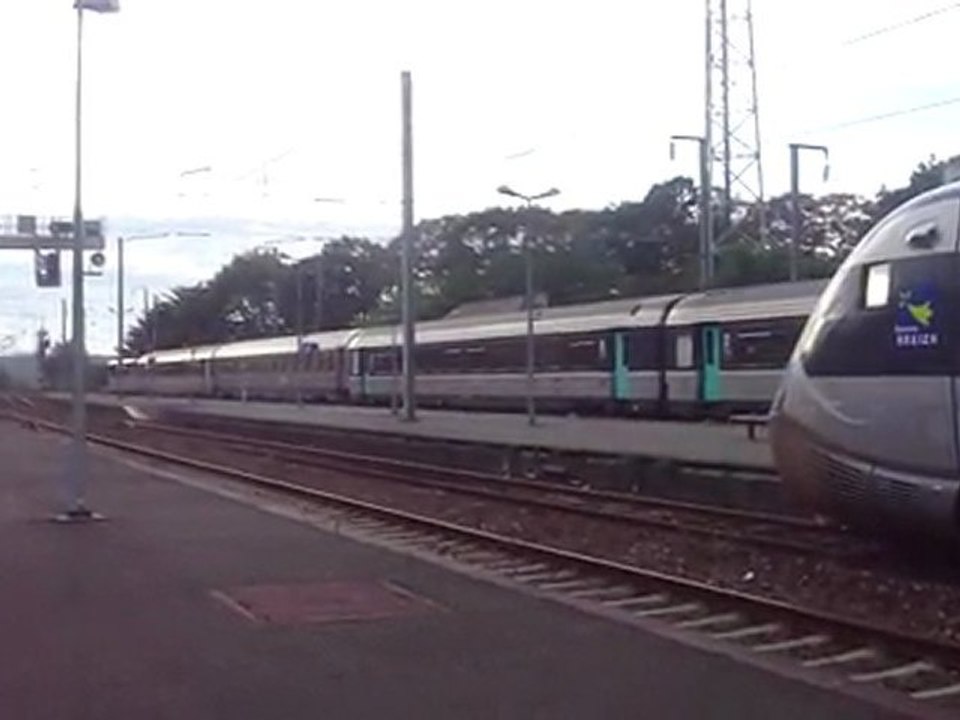 Guingamp départ du TER n°855835 corail pour Brest 09 oct 2009