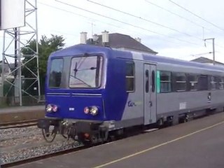 Guingamp X2115 rénové X2100 vert TER 855681 09 oct 2009