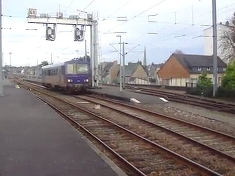 Guingamp X2139 pour Carhaix voie 5 le ven 9 oct 2009