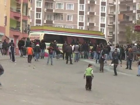 Turcos protestan por kurdos muertos