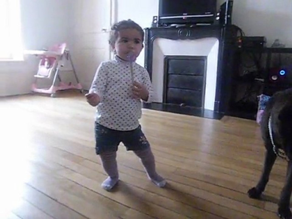 Milaïa dancing