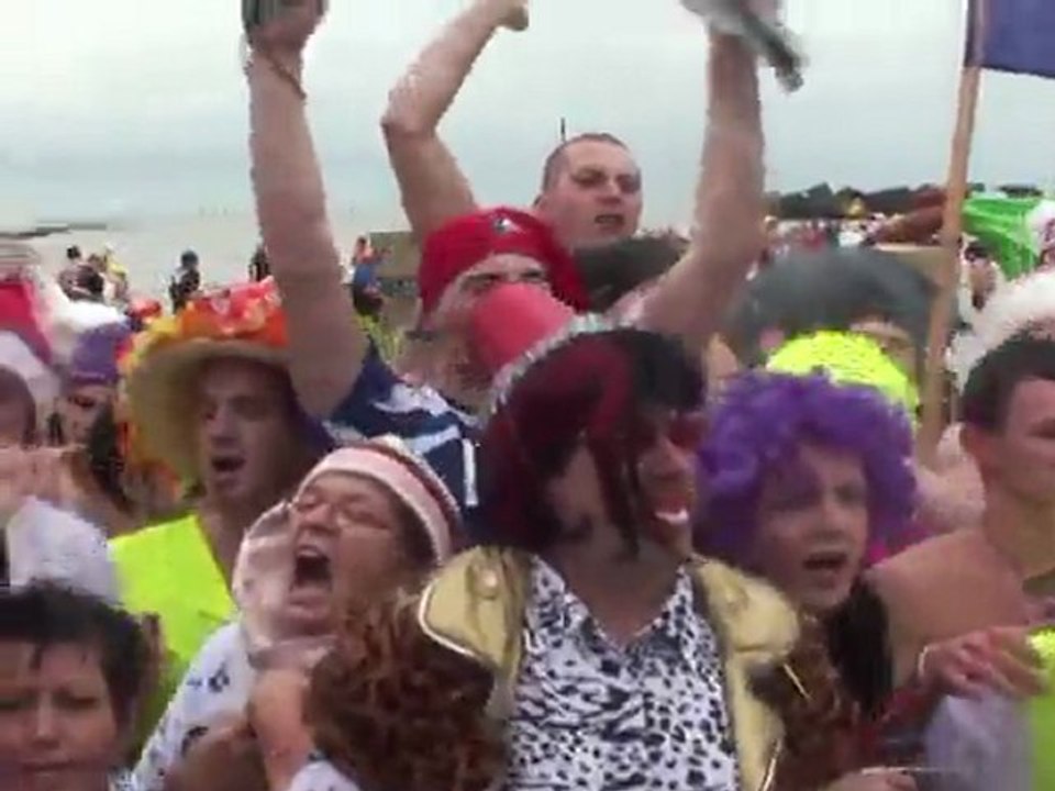 400 "Givrés" plongent dans la mer du Nord à Dunkerque