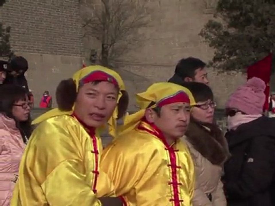 Des courageux bravent le froid pour monter sur la Grande muraille de Chine