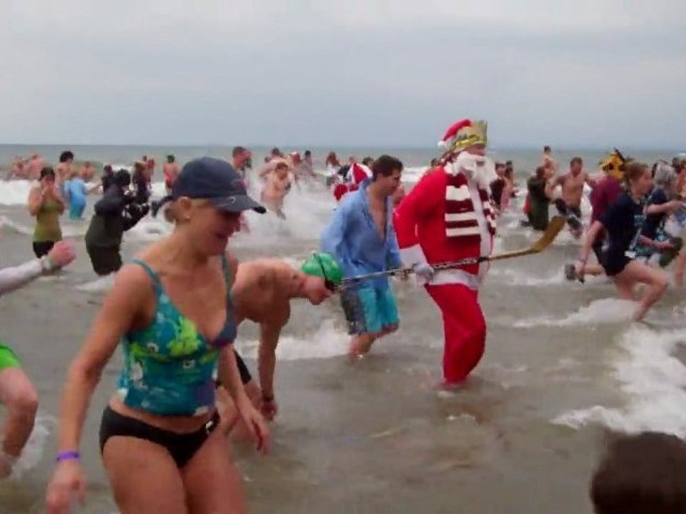 Hundreds take cold dunk in Courage Polar Bear Dip