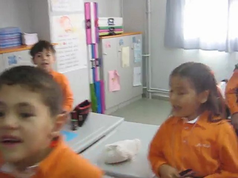 Öğretmenler gününde yaptığımız süpriz öğretmenimizi çok mutlu etti. 1E