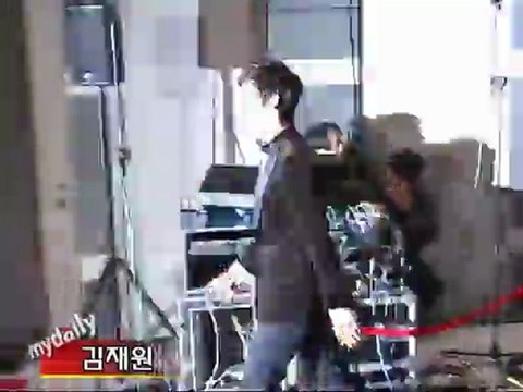 111231MyDaily～2011MBCドラマ大賞/パク・ユチョン、パク・ユファン、キム・ジェウォン、 授賞式に登場した韓流スター ～