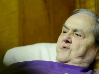 Grand-mère adore jouer à Skyrim