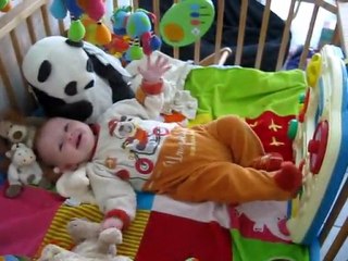 14/09/2011 : la puce joue des pieds et des mains