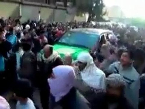 Syrians beseech observers amid gunfire