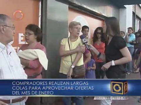 Largas colas en las rebajas venezolanas para gastar lo que queda de las utilidades