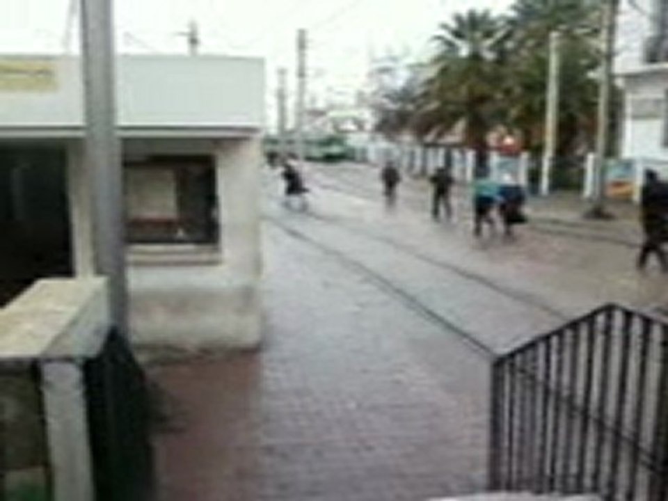 métro léger de tunis station eljomhouria tunis tunisie