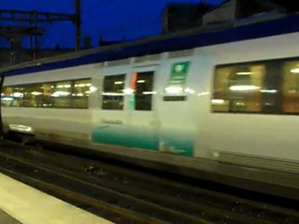 Depart nocturne     X 72729-730     d'Amiens           30-12-2011
