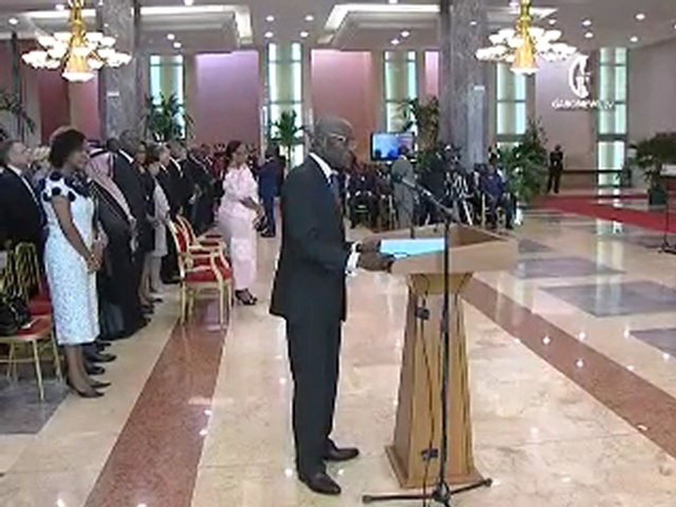 Le corps diplomatique ouvre la série
