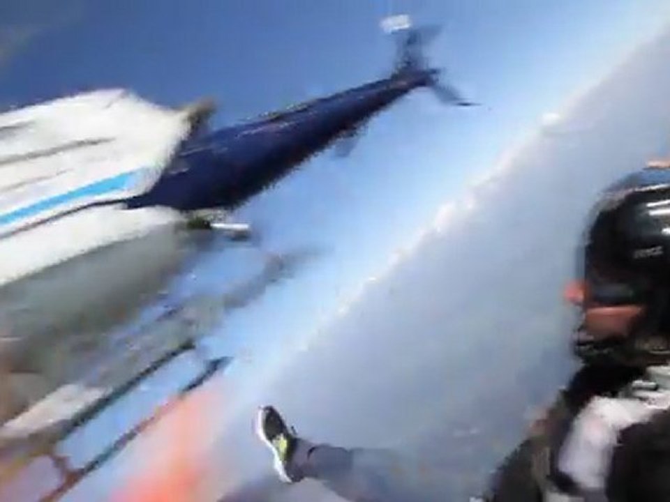 Aloïs jumping from a chopper