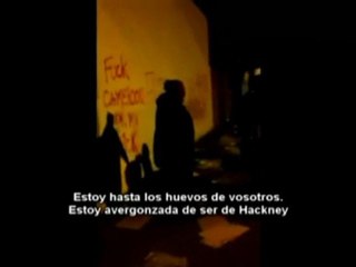 Disturbios de Inglaterra: Una mujer recrimina a los vándalos