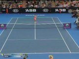 Hradecka sorprende Peng - Auckland, secondo turno