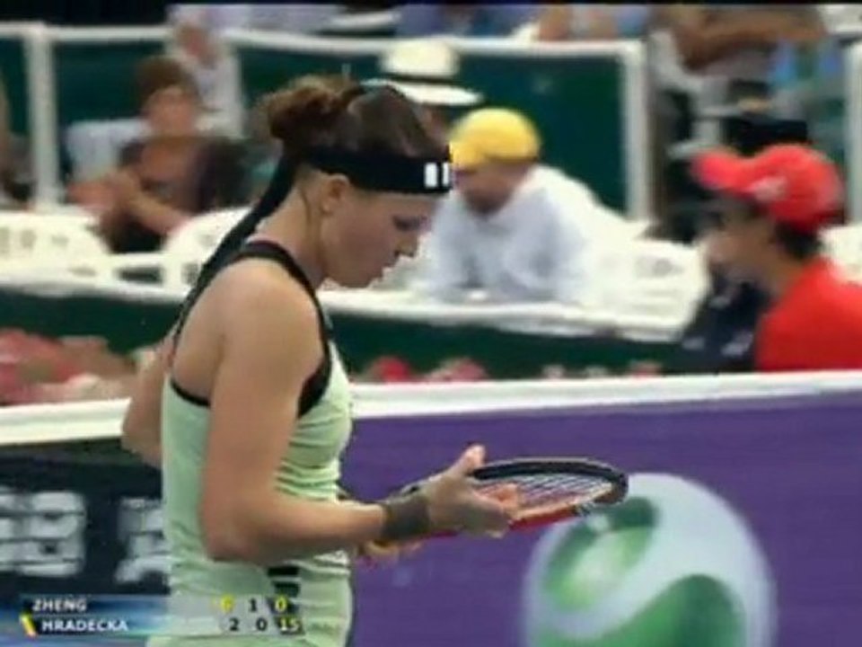 Zheng élimine Hradecka