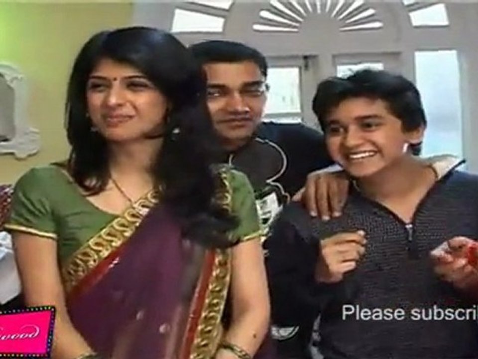 Hot Aishwarya Having Fun With cast Of  'Saas Bina Saural'